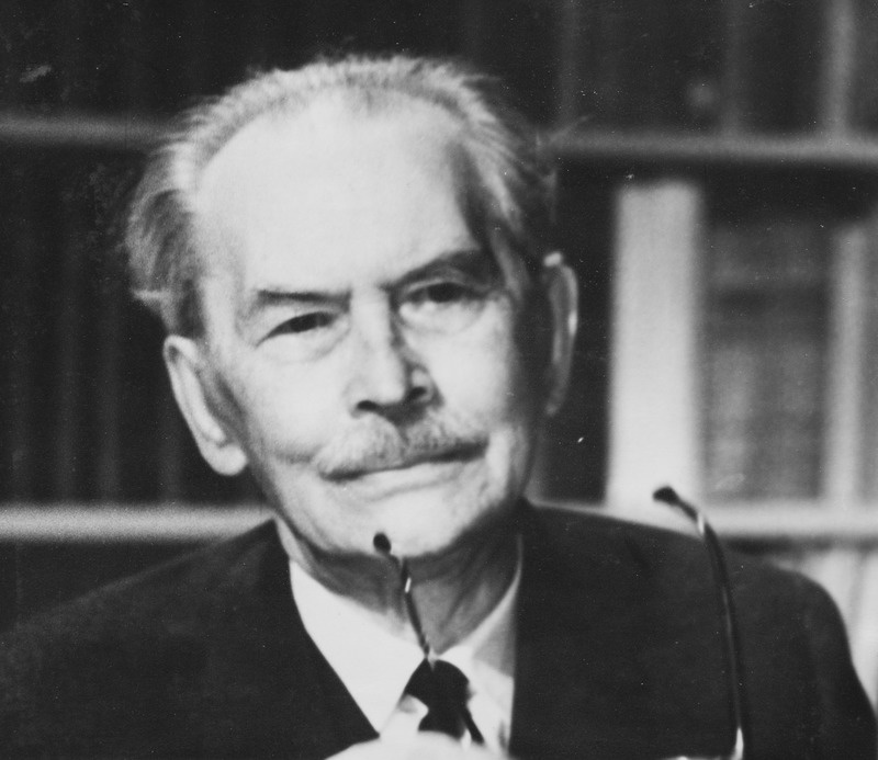 Friedebert Tuglase portree