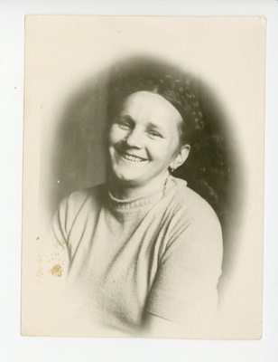 Naise portree  duplicate photo