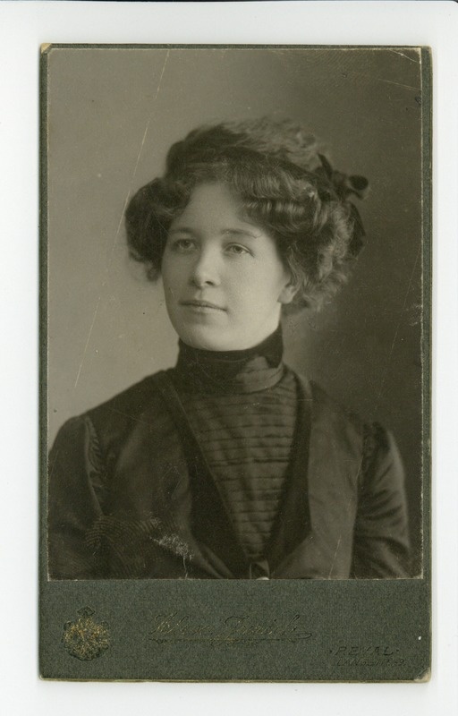 Marie Underi portree