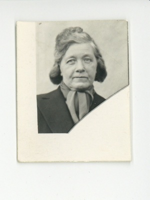 Marie Under  duplicate photo