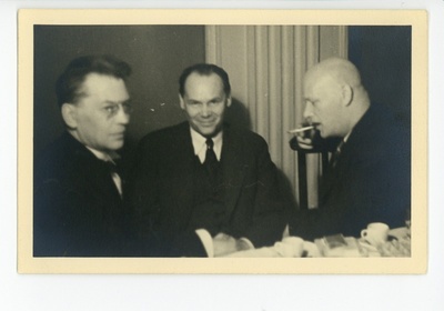 Friedebert Tuglas, Henrik Visnapuu ja August Gailit Sinimandrias, 02.03.1936  duplicate photo