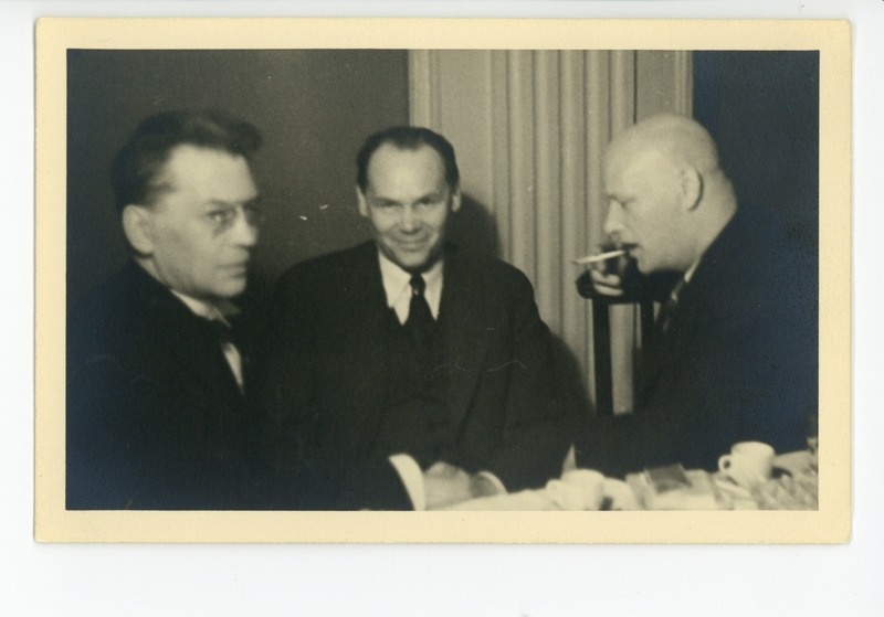 Friedebert Tuglas, Henrik Visnapuu ja August Gailit Sinimandrias, 02.03.1936