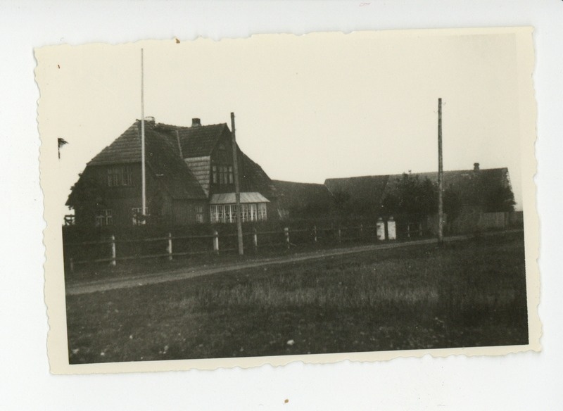 Suur kahekordne hoone