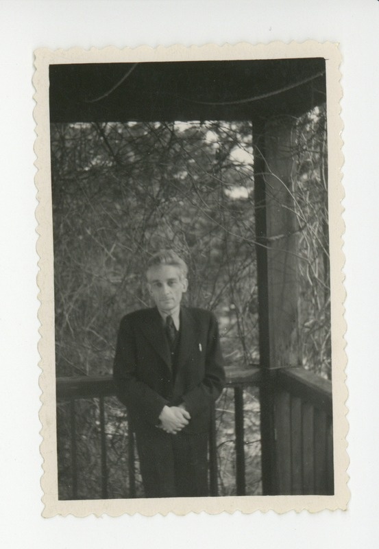 Villem Reiman maja rõdul, mai 1957