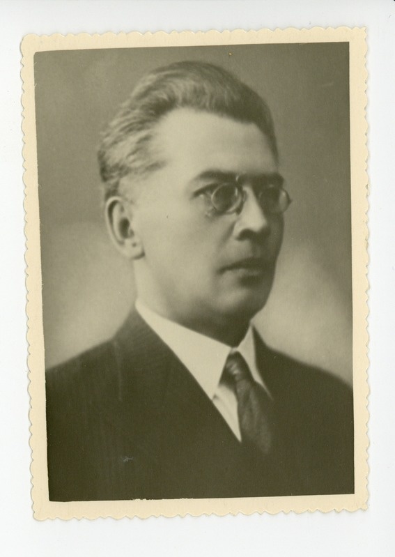 Friedebert Tuglase portree