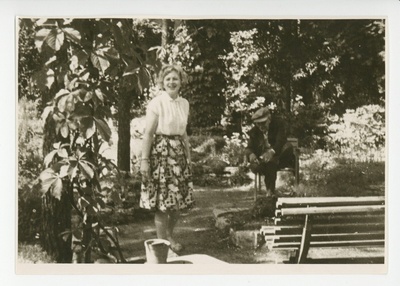 Elo Eesorg ja Friedebert Tuglas aias  similar photo