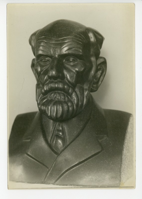 Hindrik Prants, graniit 1929, valmistanud kujur Aleksander Ipsberg