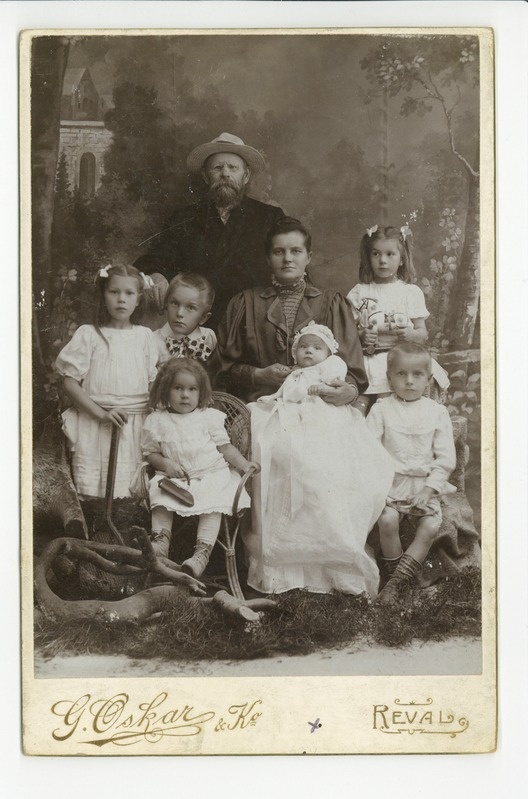 Hindrik Prants perekonnaga Tallinnas, 1911