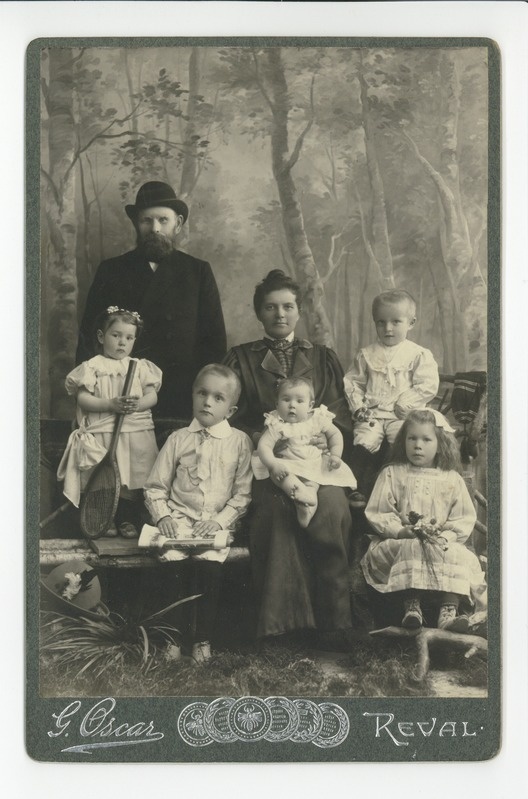 Hindrik Prants perekonnaga Tallinnas, 1909
