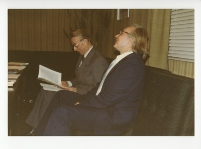Heino Ahven ja Aleksander Suuman Tuglase Majamuuseumis, 24.11.1983  similar photo