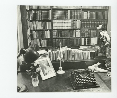 Vaade Friedebert Tuglase töölauale  duplicate photo