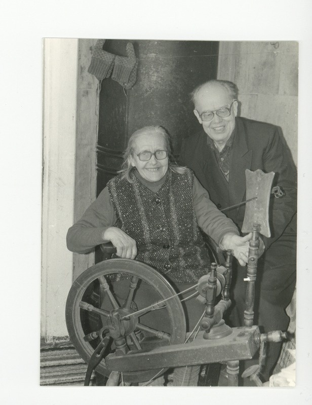 Salme Kongo ja Anatoli Põder voki juures, 08.03.1987