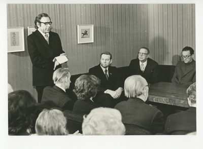 Majamuuseumi avamine, keskplaanis kõneleb August Eelmäe  duplicate photo