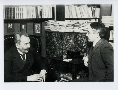 Eino Leino ja eesti luuletaja Gustav Suits viimase kodus Helsingis, 1922  duplicate photo