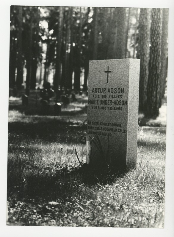 Artur Adsoni ja Marie Underi haud Stockholmi Metsakalmistul