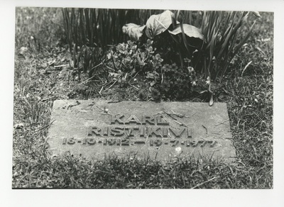 Karl Ristikivi haud Stockholmi Metsakalmistul  similar photo