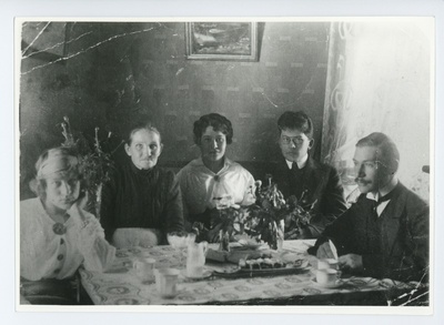 Elsa-Kaj, ema, Hannele Ålander, Friedebert Tuglas, Jussi Ålander  duplicate photo