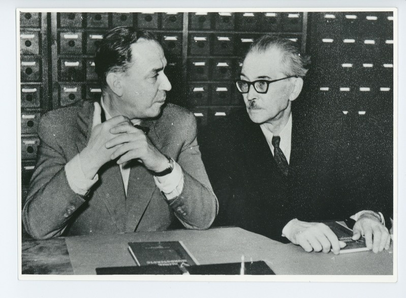 Friedebert Tuglas ja Olavi Paavolainen Keele ja Kirjanduse Instituudis, 09.1956