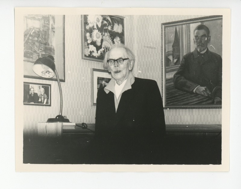 Friedebert Tuglas oma kodus seismas, 25.12.1970