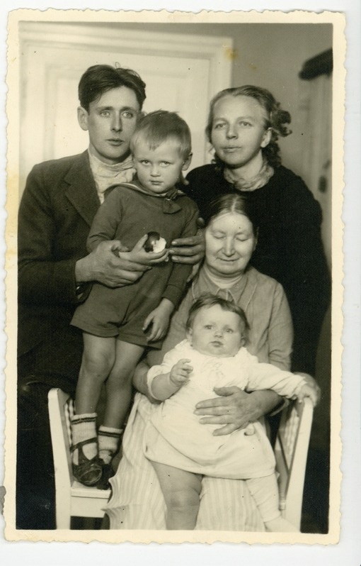 Oskar Nuust koos perekonnaga
