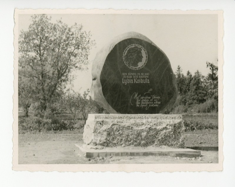 Juhan Raudsepp, Lydia Koidula sünnikohta tähistav kivi Vändras, 1958