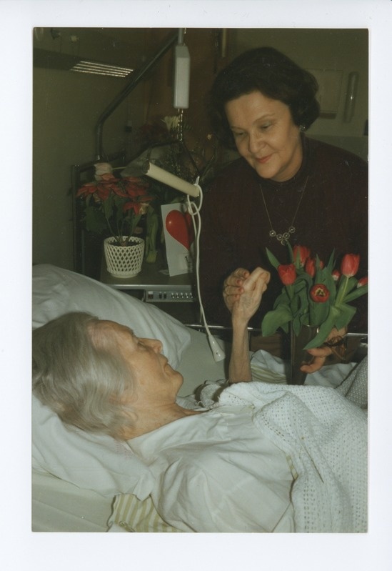 Marie Under ja Karin Saarsen Stockholmi haiglas, 1978