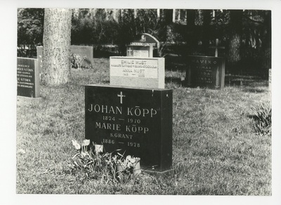 Johan Kõpp ja Marie Kõpp haud Stockholmi Metsakalmistul  duplicate photo