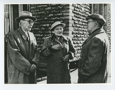 Friedebert Tuglas, Eeva Niinivaara, Harri Moora, 09.1956  duplicate photo