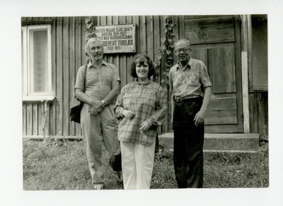 Jaan Kaplinski koos tütrega Võrumaal Puigal, 23.08.1987  similar photo