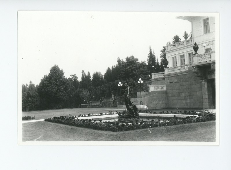 Oru loss, bassein Aphrodite skulptuuriga lossi terrassil