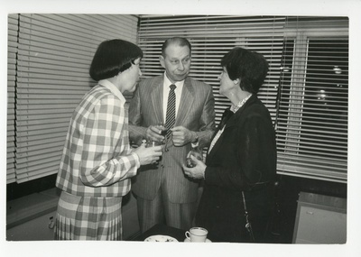 Soome Kultuuripunkti kokkutulek Tuglase Muuseumis, Aimée Beekman, Vladimir Beekman, Urve Tauts vestlusringis  duplicate photo