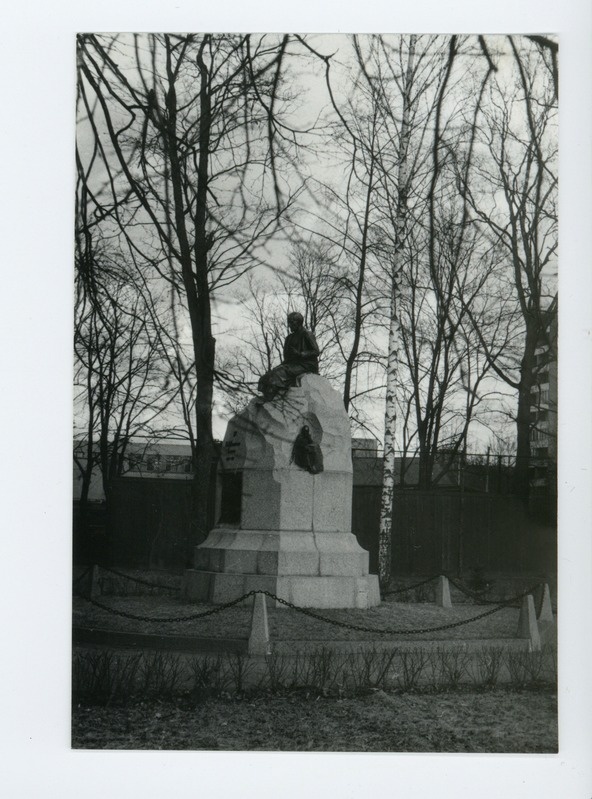 Friedrich Reinhold Kreutzwaldi monument Võrus 31.03.1991