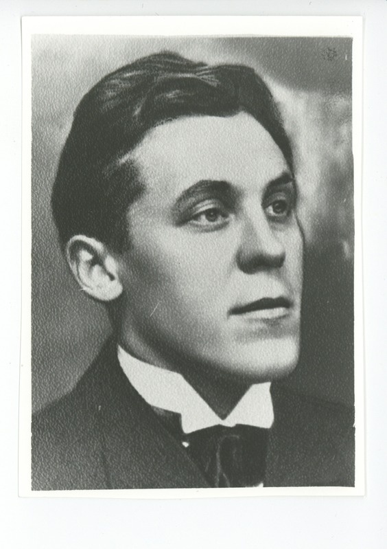 Portreefoto Aleksander Antson