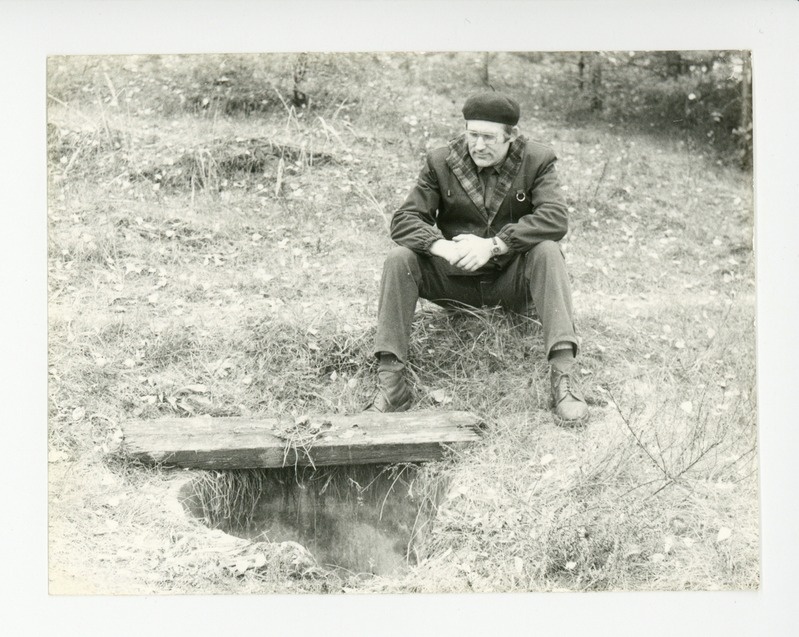 Erik Kamberg endise Kurtspalu talu kaevu varemel, 22.09.1986