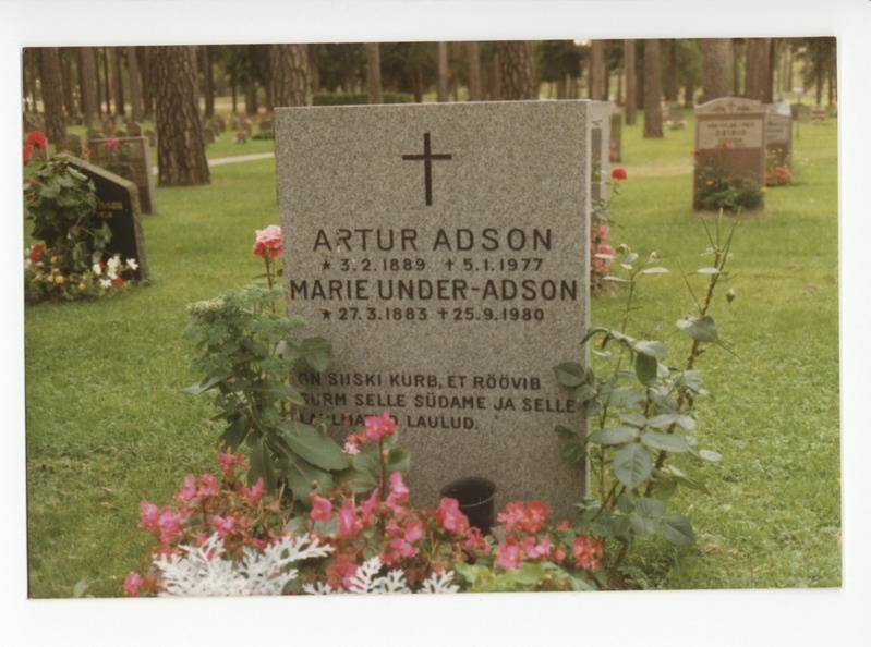 Artur Adsoni ja Marie Underi haud Stockholmi Metsakalmistul, 29.08.1983