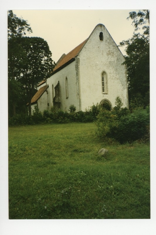 Saaremaa, Karja kirik