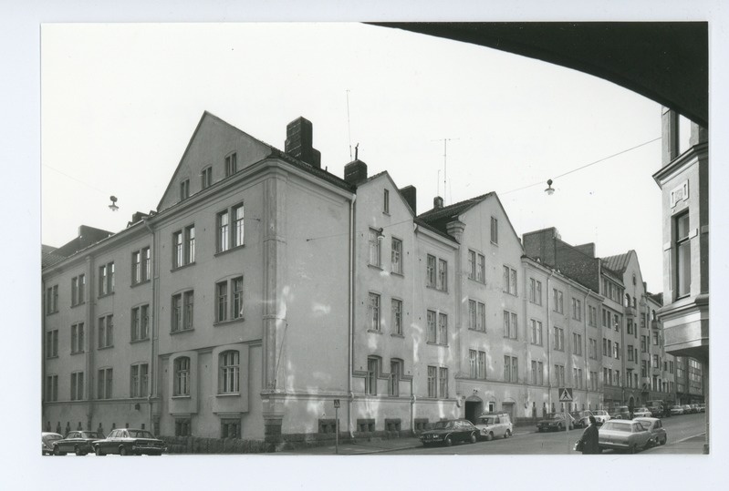 Helsinki, Pietarinkatu 8, 10 Neitsytpolku 6
