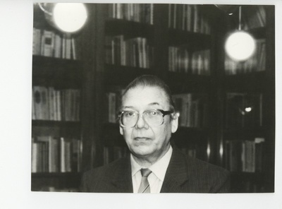 Portreefoto Valter Kruut 17.12.1990  duplicate photo