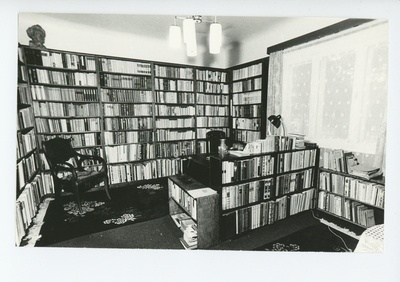 Vaade Friedebert Tuglase töökabinetile rõduukselt  duplicate photo