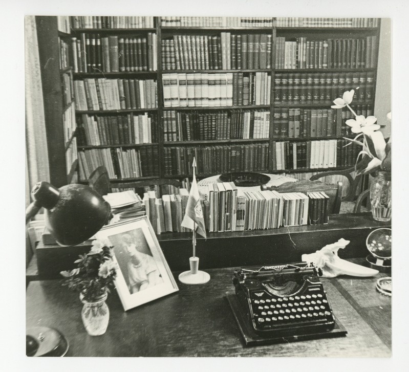 Tuglase Majamuuseumi avamine, vaade kirjaniku töökabinetile