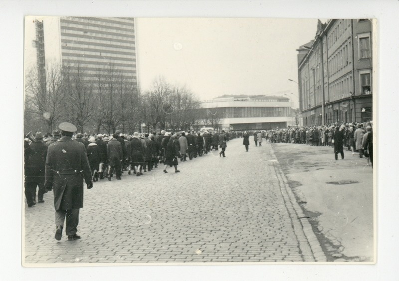 Friedebert Tuglase matus 20.04.1971