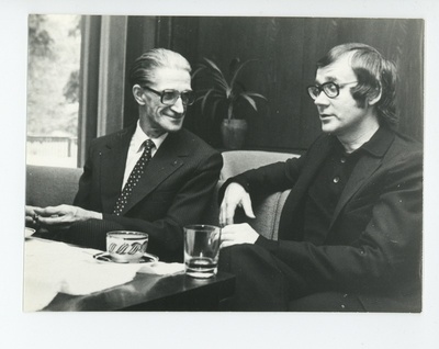 Ralf Parve ja Kalle Kurg kohvilauas  duplicate photo