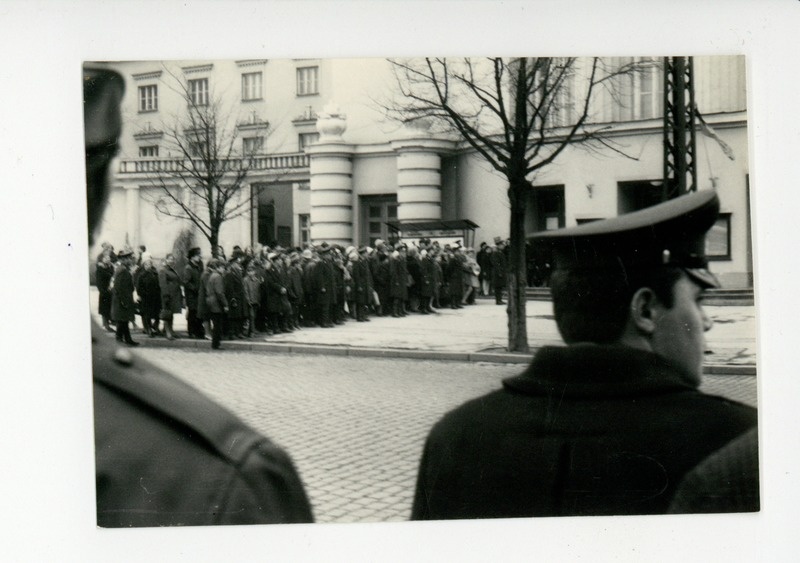 Friedebert Tuglase matus 20.04.1971