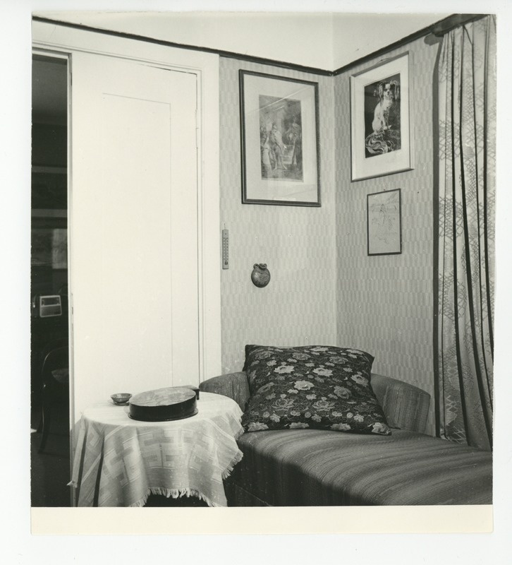 Tuglase aegse elamu alumise korruse väike tuba