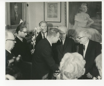 Friedebert Tuglas viimasel sünnipäeval, õnnitlejaks Vladimir Beekman  similar photo