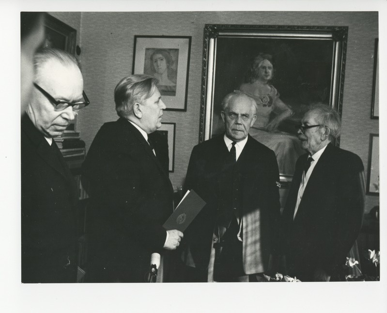 Eduard Päll, Aleksander Ansberg, Hans Kruus, Friedebert Tuglas tema viimasel sünnipäeval