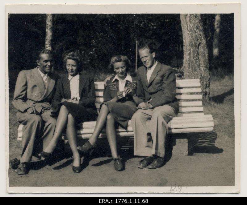 Raimond Valgre with Eduard Rägo and unknown women sitting on the bench in Pärnu