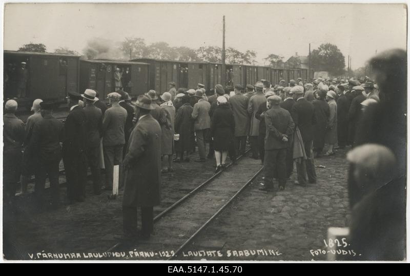 Arrival of singers at V Pärnumaa Song Festival