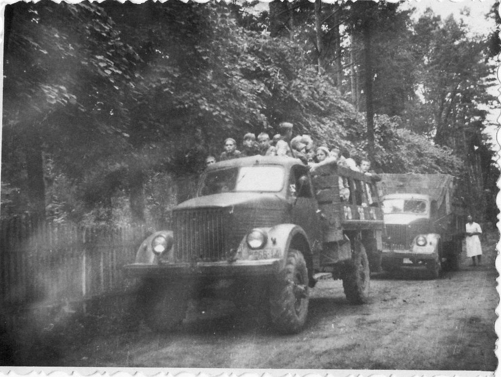 Sending children to the Pionier Camp from Silamae to West Narva.