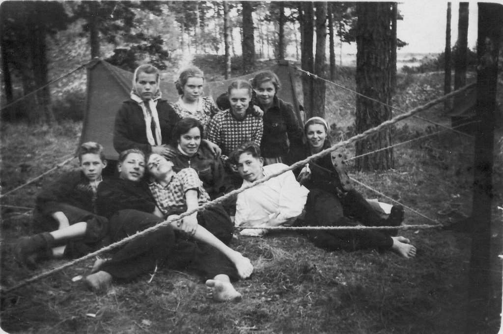Young Tourist Camp in West-Narve